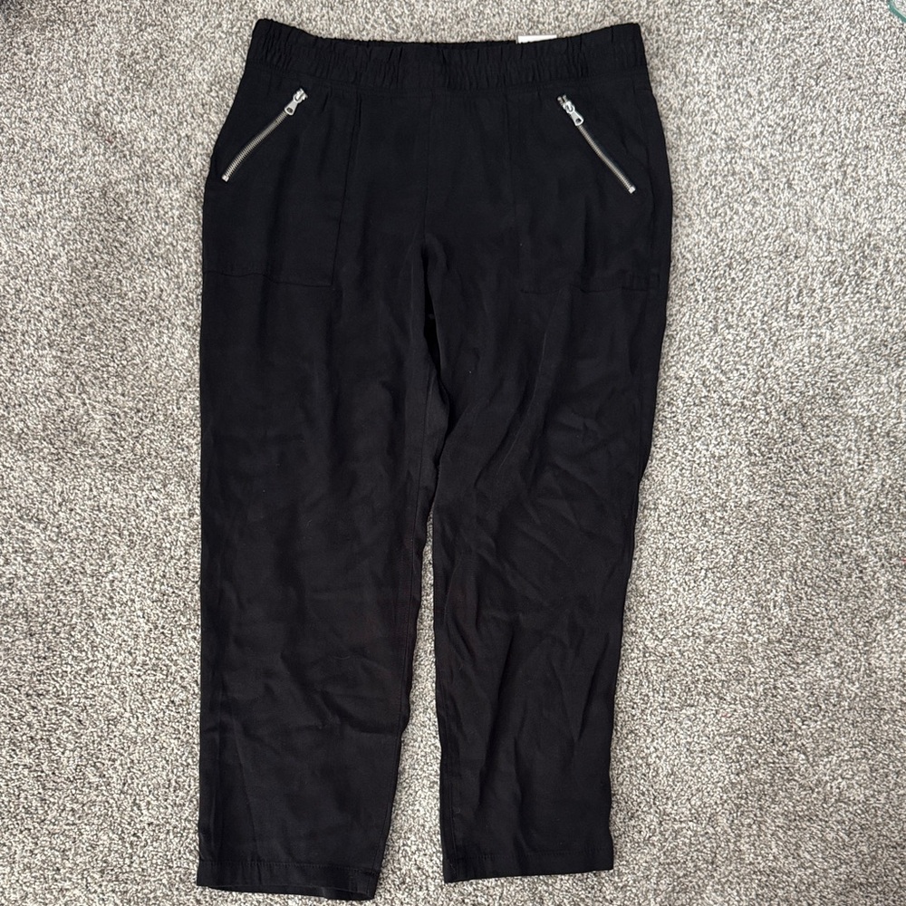 New with tags Chico's Utility Ankle 28IN Pant in Basic Black